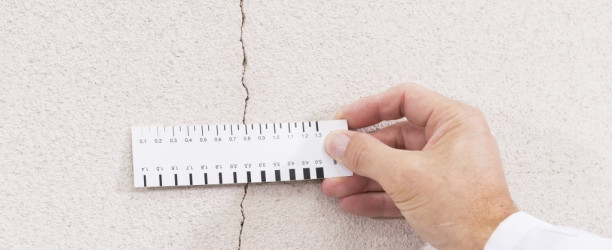 Jak renovovat fasádu s velkými trhlinami?