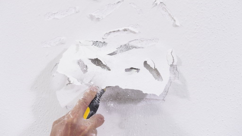 Renovace fasády - odlupující se nátěr