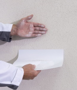 Renovace fasád s pískujícím povrchem